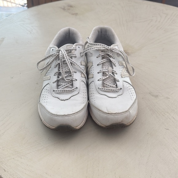 Women’s size 9 NB 411 Cush white leather sneakers - Picture 2 of 6